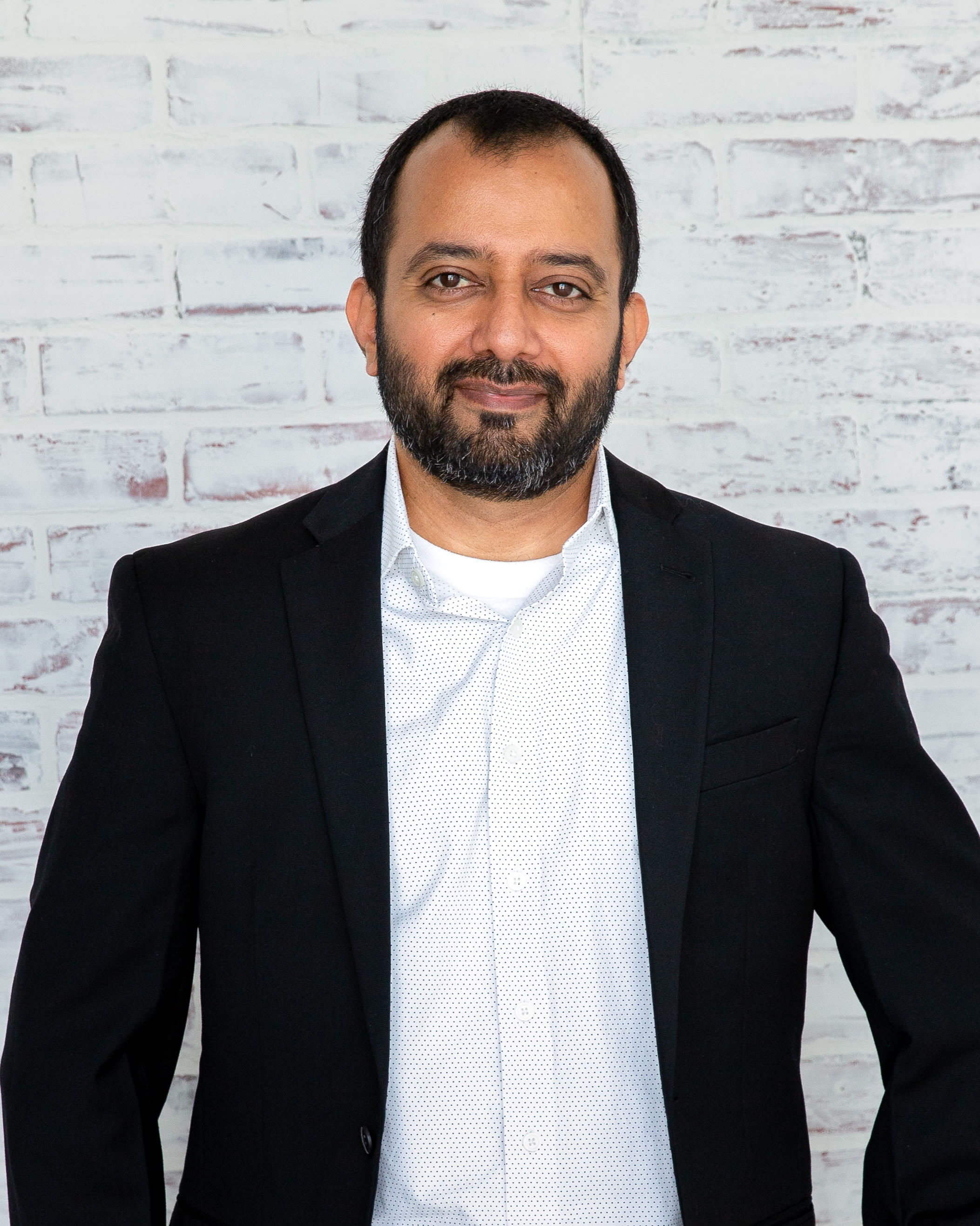 Sumit Sangha, Fundador, Presidente y Director de Arquitectura
